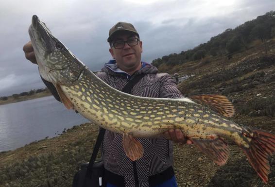 Este jueves finaliza el plazo para inscribirse en el concurso de pesca del lucio