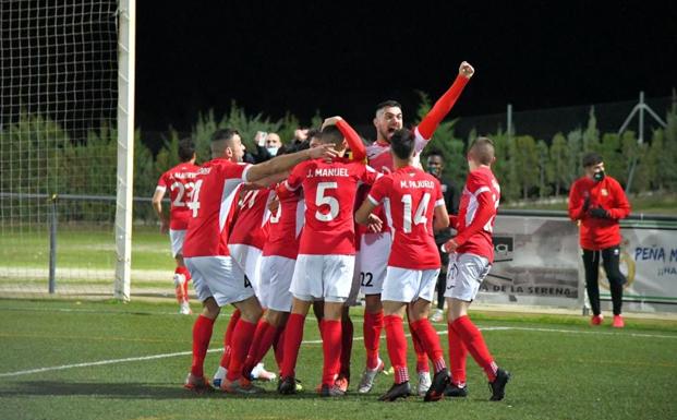El C.F. Campanario podría haber acumulado tantas victorias como partidos disputados