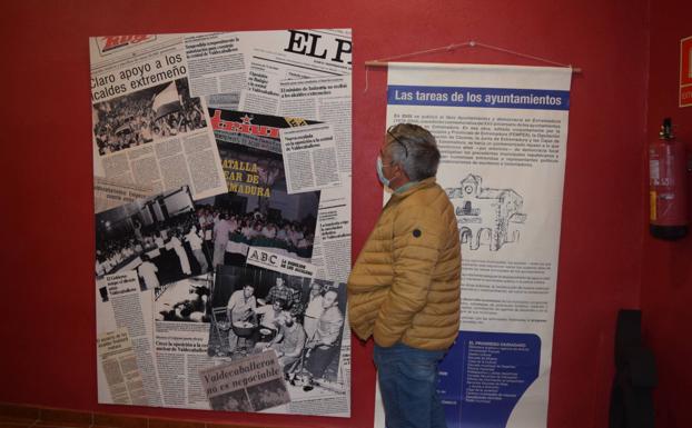 Una muestra reconoce en Campanario a los ayuntamientos en los 40 años de democracia