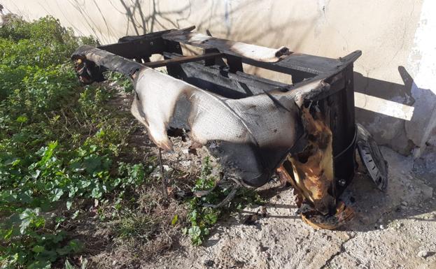 Un brasero eléctrico provoca un incendio en una vivienda en Campanario