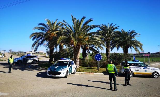 Guardia Civil y Policía Local vigilan la entrada y salida injustificada de Campanario