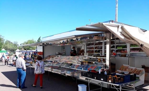 Este martes vuelve a abrir el mercadillo, con nuevo horario