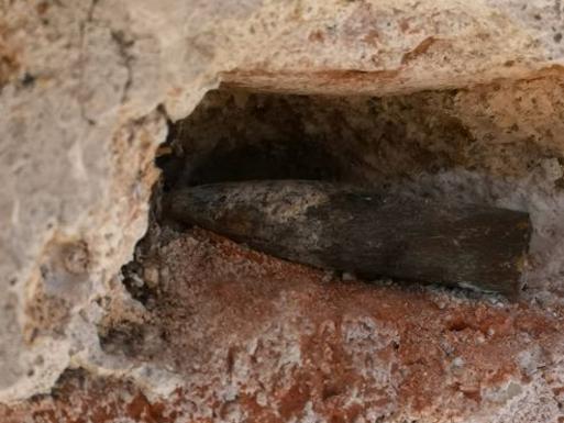 Extraen una bala de la Guerra Civil de los muros de la ermita al ser restaurada