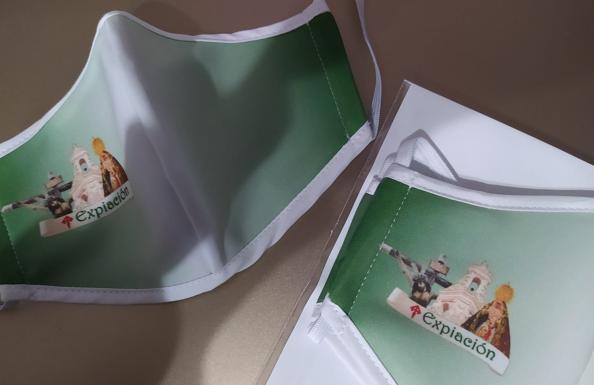La Hermandad de la Expiación confecciona mascarillas con la imagen de sus titulares