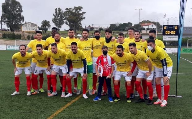 Emotivo gesto del CF Campanario hacia el portero Jerry