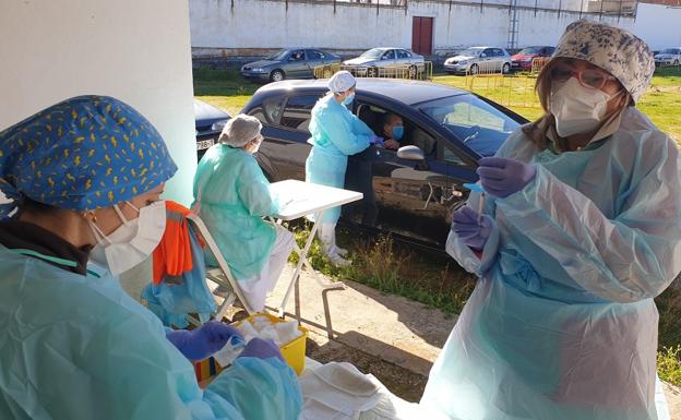 Comienza la vacunación anticovid masiva administrando 66 dosis a los mayores