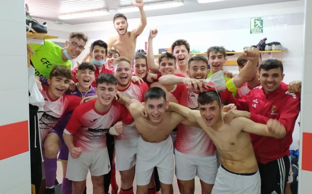 Alegría entre los Juveniles del CF Campanario al ganar por 4-1