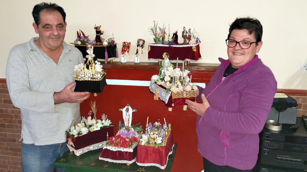 María Gallego crea pasos de Semana Santa de Campanario en miniatura a falta de procesiones