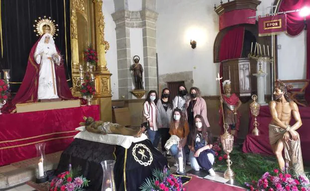 Los campanarienses hacen rutas para visitar los altares de Semana Santa