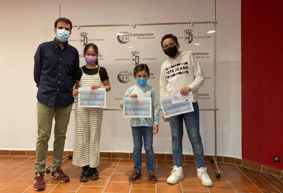 Julio, Candela y Diego ganan el concurso de dibujo sobre la Romería de Piedraescrita