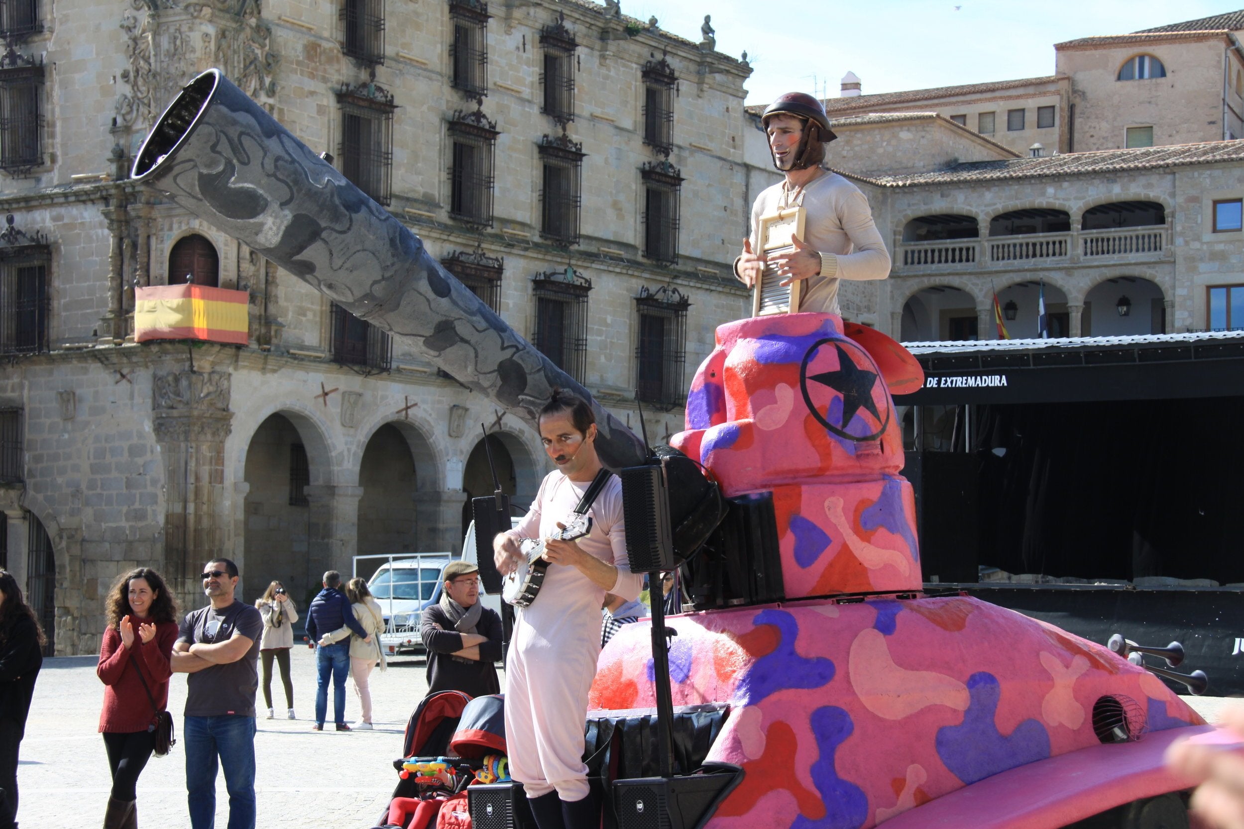 El espectáculo 'Tanque Gurugú' atacará con su humor y efectos especiales el 30 de abril