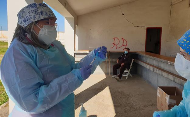 Campanario bate récord de vacunación, al administrar hoy 342 dosis