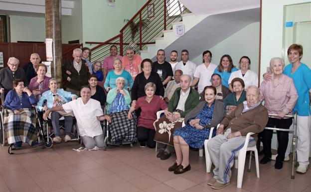La familia Miranda Rivera agradece a los usuarios los 23 años al frente de los pisos tutelados
