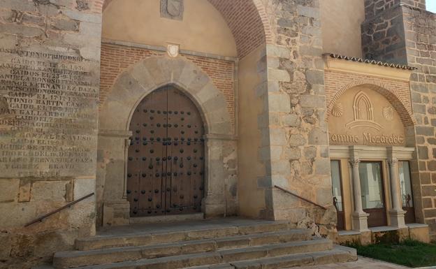 Los vestigios franquistas serán eliminados de la fachada de iglesia de la Asunción