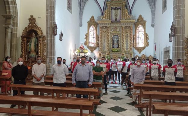 La Virgen de Piedraescrita recibe al Campanario y le ofrece su protección
