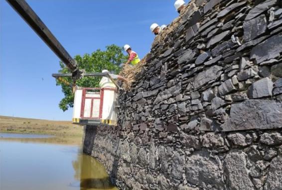 Reparado el derrumbe en el muro del Paredón y recuperada la funcionalidad de los aliviaderos