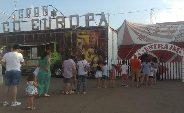 El Circo Europa recala en Campanario para ofrecer magia y humor a pequeños y mayores