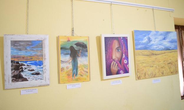 Una veintena de obras de los alumnos del curso de pintura se exponen en la Universidad Popular