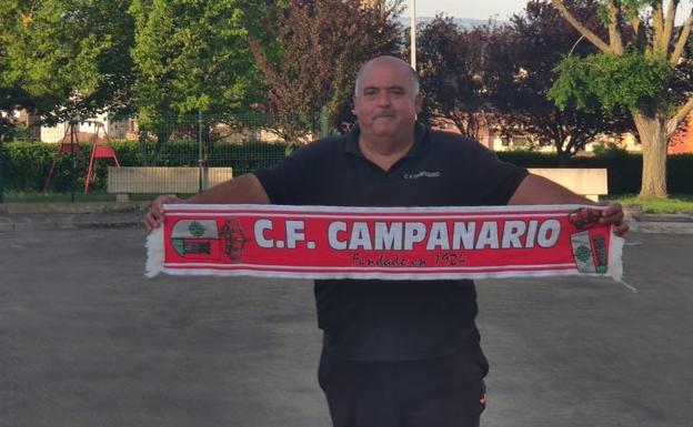 Manolo 'El Cacha' sigue como utillero en el Campanario, y van 33 años