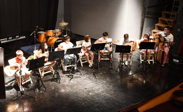 Una emocionante jornada musical y de baile cierra el curso de la Escuela de Música