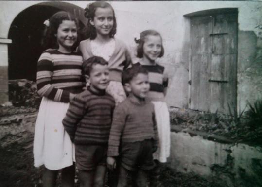 En recuerdo de las hermanas Cabezas de Herrera Fernández