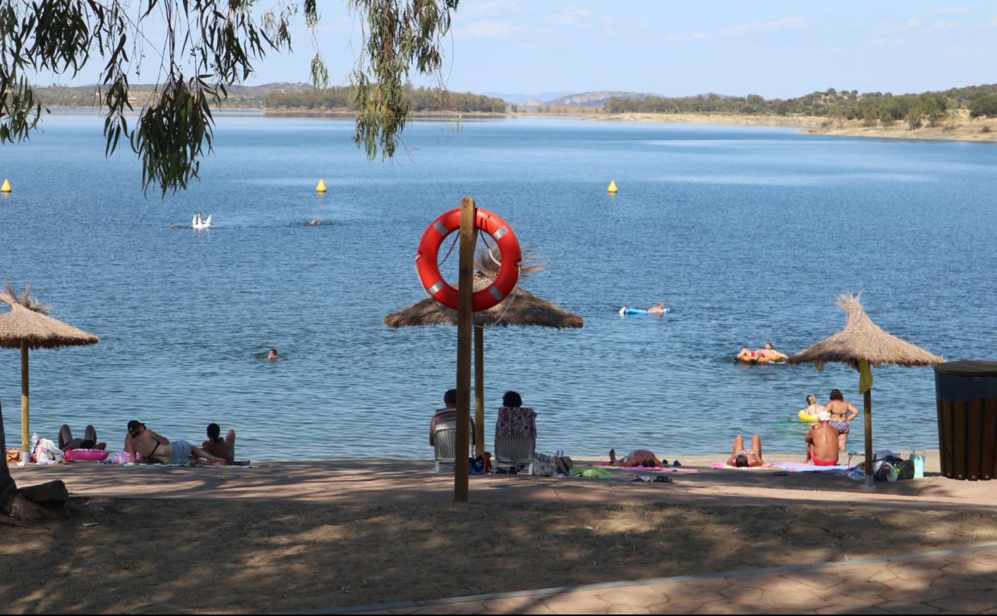 Muere un hombre mientras se bañaba en la Playa de Campanario