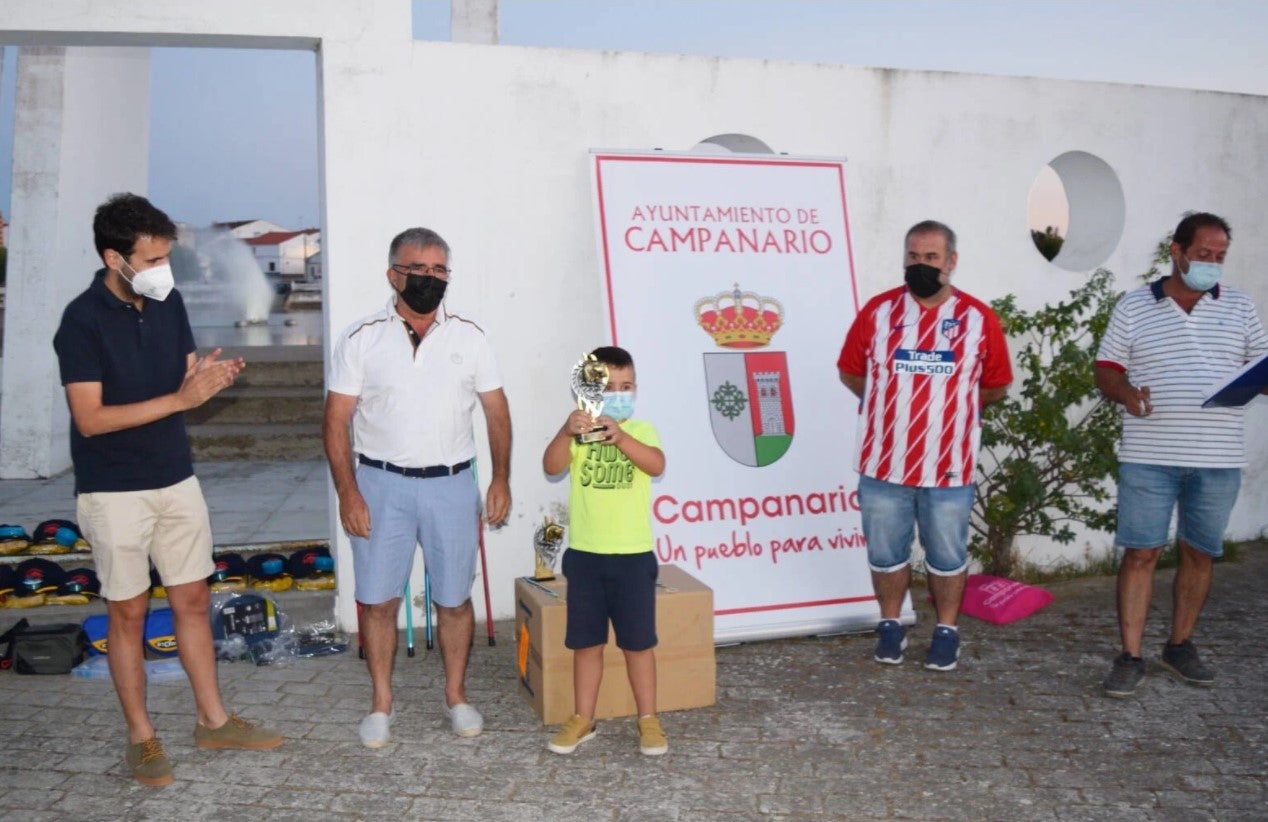 Juan Antonio Díaz gana el concurso de pesaca infantil