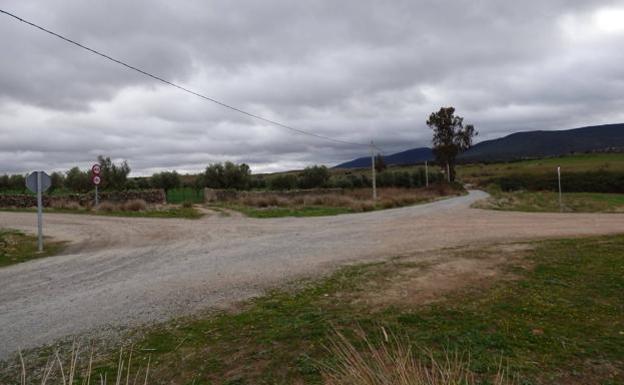 Firmado el contrato para las obras del camino de Campanario a Castuera