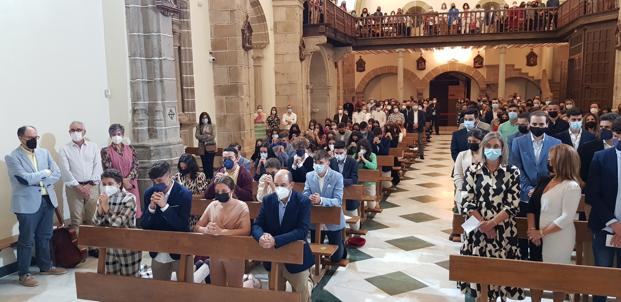 Un total de 67 personas reciben la Confirmación y colaboran con el Domund