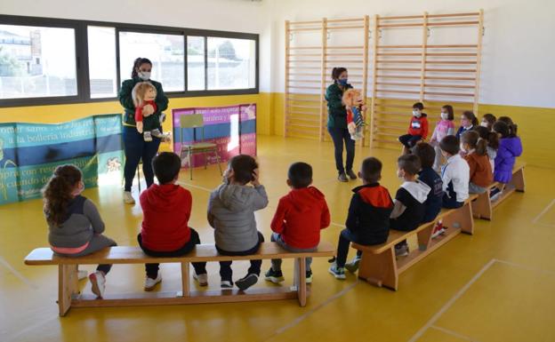 Los ecolares aprenden a cuidar el medio ambiente de la mano de los Ecotíteres