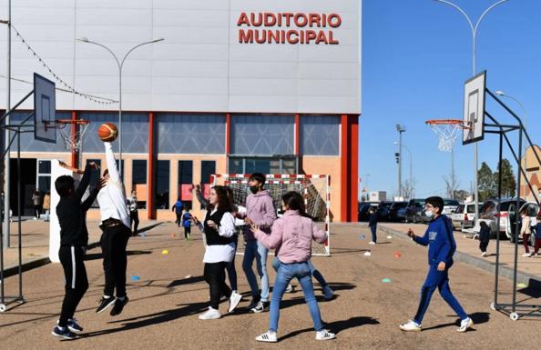 Los jóvenes disfrutan de múltiples actividades en el Auditorio Municipal