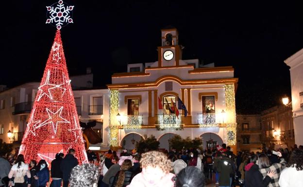 El espíritu navideño ya ha llegado a las calles y plazas de Campanario