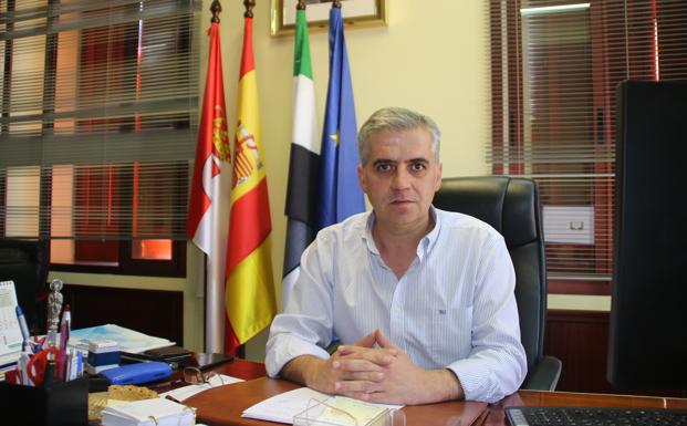 El alcalde de Campanario, Elías López. /S. GÓMEZ