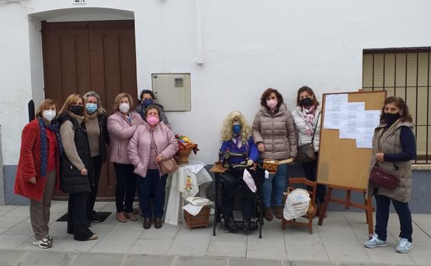 Ocho 'abriles' representan con ironía los temas de actualidad