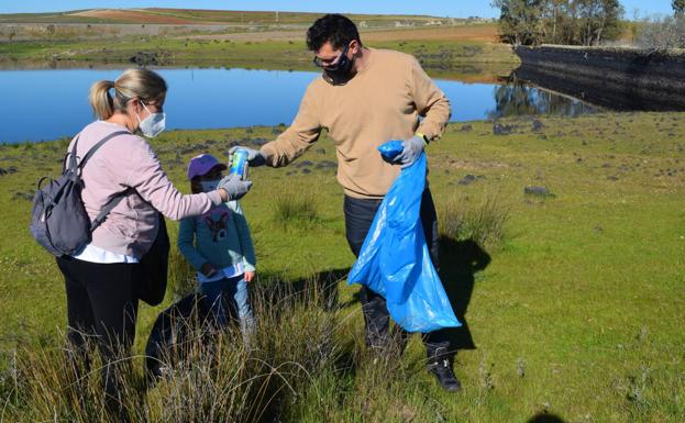 Se buscan voluntarios para recoger 'basuraleza' en la presa del Paredón