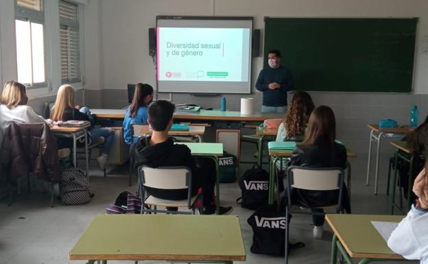 Los alumnos del IES Bartolomé Gallardo asisten a un taller sobre diversidad sexual e identidad de género