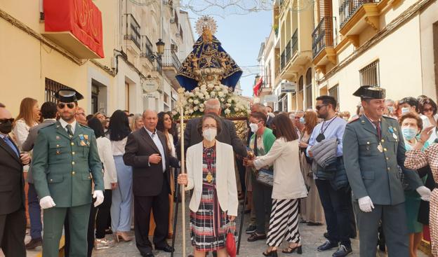 Procesión con la Virgen de Campanario en el día más grande de su Feria de Abril. 