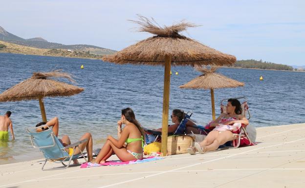 La Bandera Azul ondeará este verano en la Playa de Campanario