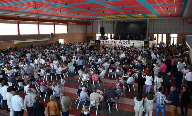 La Feria de Abril vistió sus mejores galas y no defraudó a vecinos ni visitantes