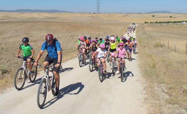 Los escolares hicieron una ruta en bici por los alrededores de Campanario