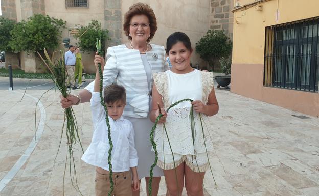 Continúa la tradición de trenzar el 'perigallo' tras el Corpus Christi