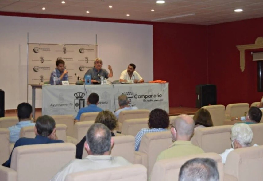 Presentación del libro 'Otra Extremadura' en Campanario. /AC