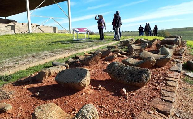 Una visita guiada al yacimiento de La Mata ofrece una recreación histórica