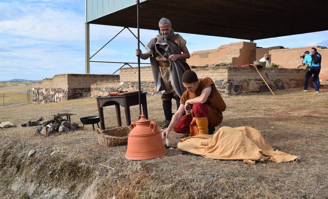 El yacimiento de 'La Mata' acogió la I Jornada de Recreación y Divulgación Histórica sobre la Cultura Tartésica
