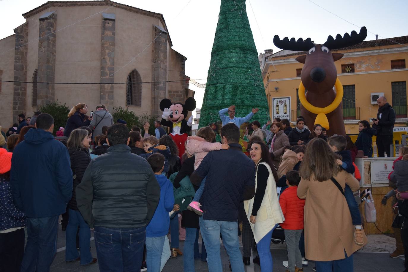 Campanario pudo inaugurar con sus vecinos de forma oficial su alumbrado navideño 2022-23