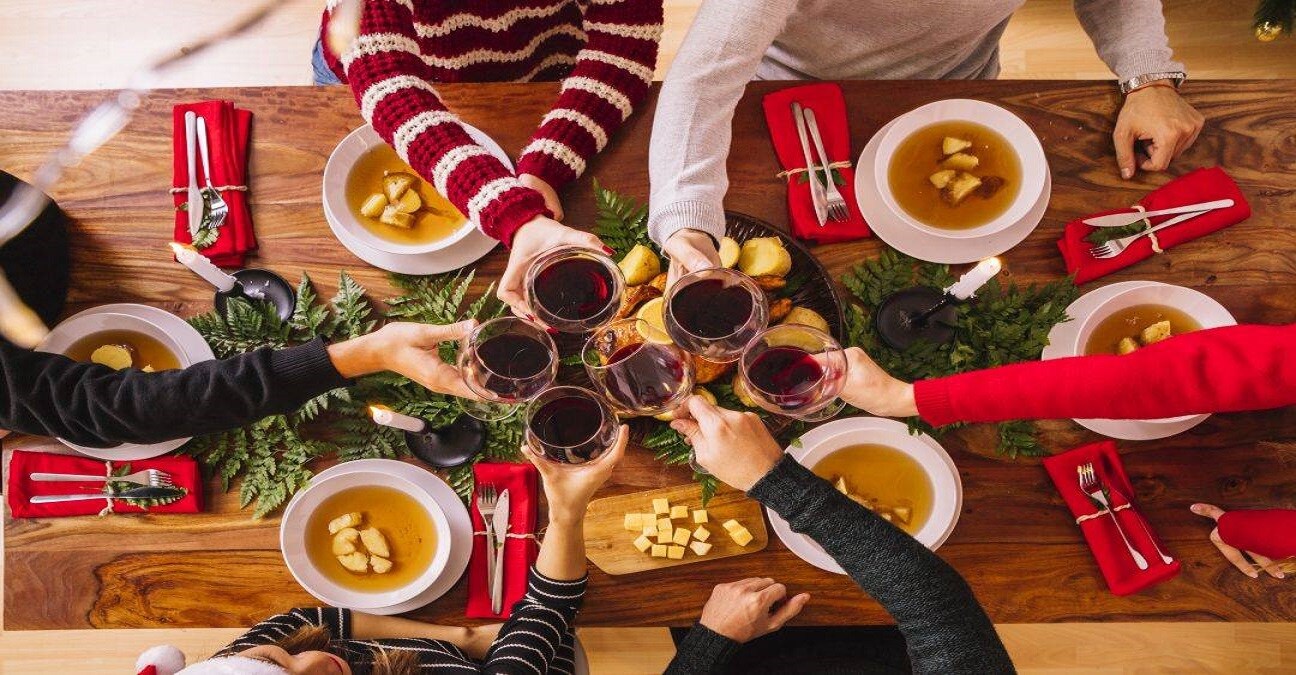 Las personas que vivan solas podrán cenar acompañadas en Nochebuena y Nochevieja si así lo desean