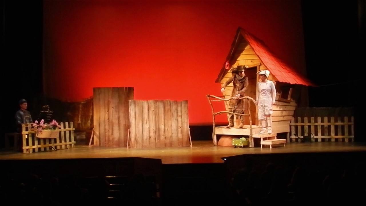 La representación teatral y musical 'El pequeño conejo blanco' llega a Campanario