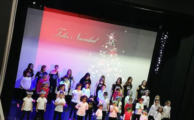 La Gala de Navidad recauda 626 euros para Adiscasar