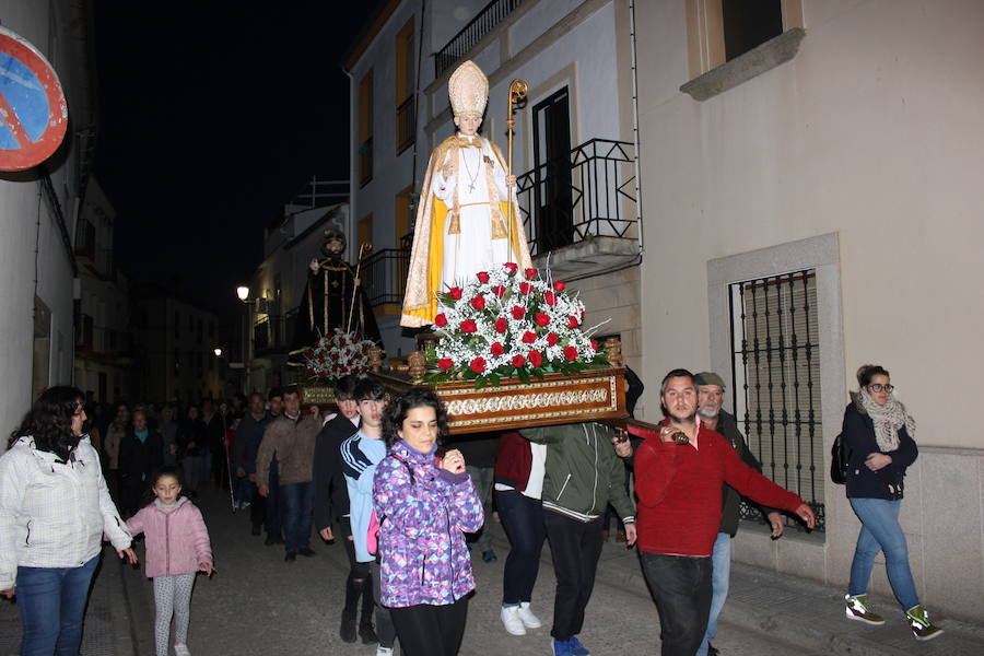 Los casareños acompañan a los santos a su llegada