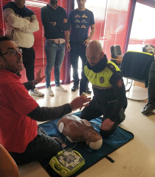La Policía Local recibe formación en el uso del desfibrilador